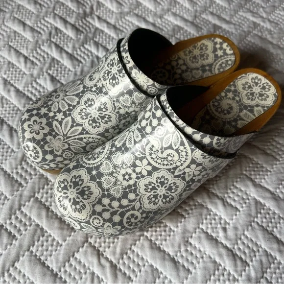 Sanita Gray Floral Clogs with Wooden Platform - Picture 3 of 8